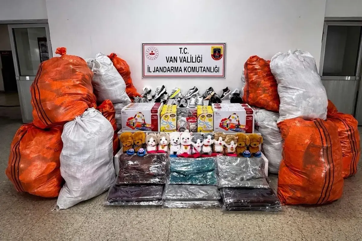 Başkale'de 6,4 milyon TL'lik kaçak eşya ele geçirildi